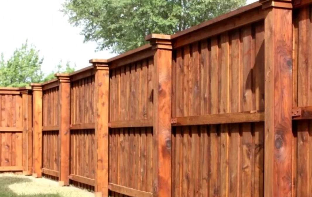 Unde trebuie amplasat gardul? Care este limita de proprietate