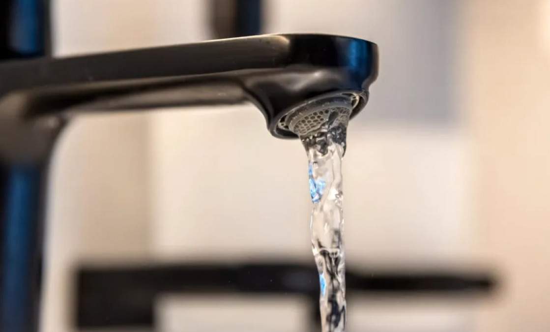 Cum să reduci factura la apă cu 50 de lei lunar dacă stai la bloc. 5 obiceiuri care te ajută să plătești mai puțin