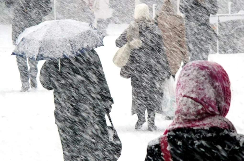 Vom avea o iarnă cu zăpadă şi ger, spun meteorologii. Fenomenul care aduce ninsori ca în copilărie