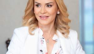 Gabriela Firea, cum nu ai mai văzut-o! Imagini neaşteptate cu fostul primar, ce făcea acum 20 de ani