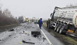 Răsturnare de situație! Ce a făcut șoferul microbuzului cu secunde înainte de impactul cu TIR-ul, un supraviețuitor a spus tot