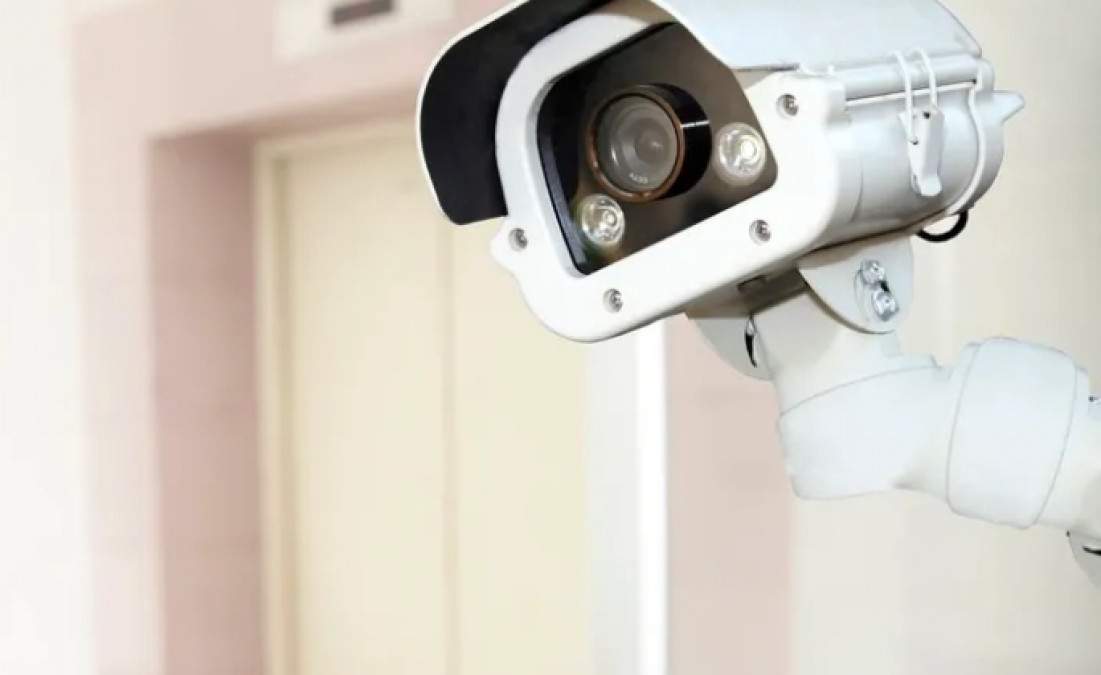 Ai voie să montezi camera de filmat pe casa scării: ce scrie &icirc;n lege