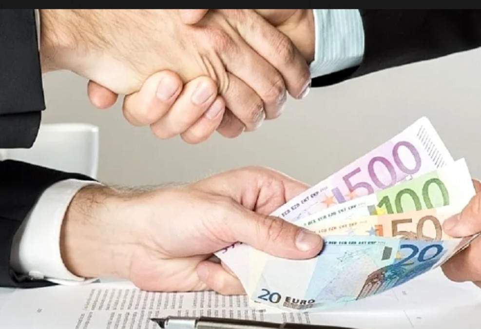 Tabel cu cele mai mici dob&acirc;nzi la bănci &icirc;n 2026. Unde poţi face un credit avantajos: calcul pentru un &icirc;mprumut de 10.000 de euro