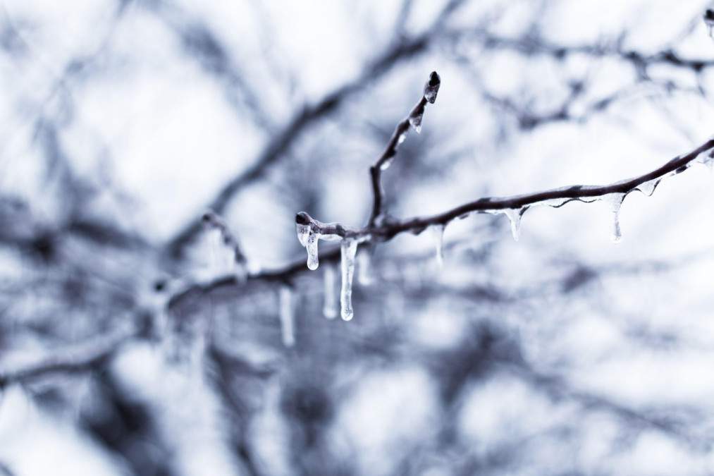 Vremea se răceşte din nou. Avem weekend de iarnă: Rom&acirc;nia, pe &lsquo;c&acirc;mpul de luptă&rsquo; dintre două mase de aer diferite