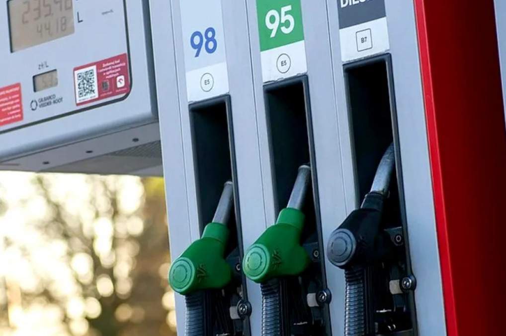 Cum se calculează prețul carburantului &icirc;n Rom&acirc;nia. C&acirc;t plătești de fapt pentru taxe