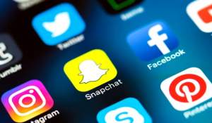 Cum este corect: rețele de socializare sau rețele sociale? Mulți folosesc greșit termenul