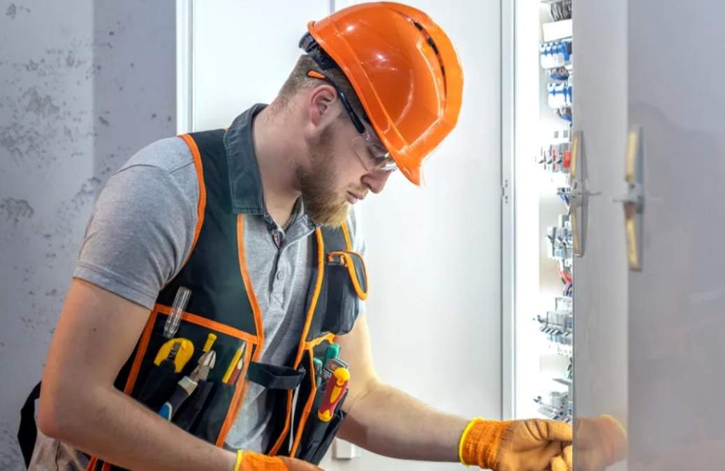 C&acirc;t c&acirc;știgi &icirc;ntr-un weekend dacă ai o meserie bună &icirc;n Rom&acirc;nia. Veniturile pot depăși un salariu săptăm&acirc;nal