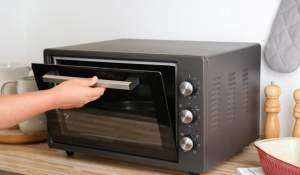 Cum să cureți un mini-cuptor electric pentru a funcționa eficient mai mult timp