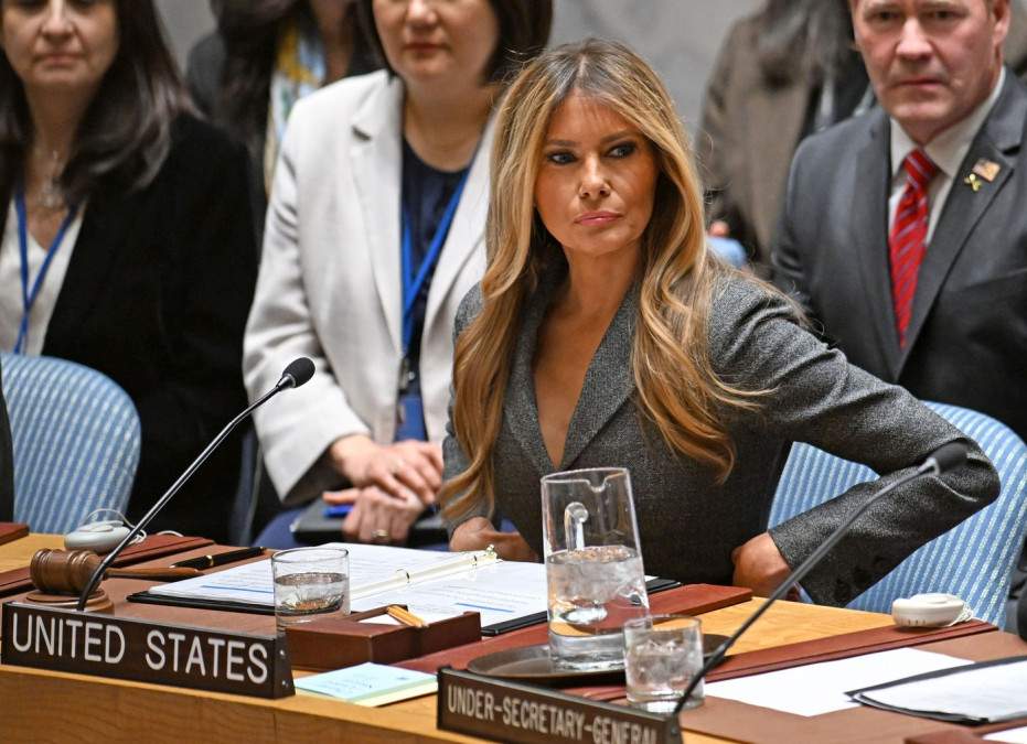 Melania Trump a atras din nou toate privirile! Ce a făcut &icirc;n timpul unui discurs ONU soţia preşedintelui american e...