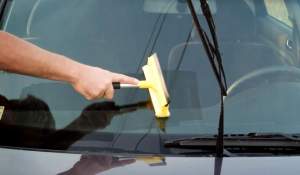 Parbrize sau parbrizuri, care este varianta de plural corectă? Greșeala pe care mulți români o fac fără să știe