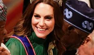 Kate Middleton a surprins cu ţinuta sa la cel mai recent dineu! Prinţesa a atras toate privirile cu un obiect neaşteptat