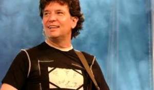 Imagini dureroase de la priveghiul lui Mugurel Vrabete! Motivul pentru care membrii trupei Holograf nu sunt prezenţi la tristul eveniment