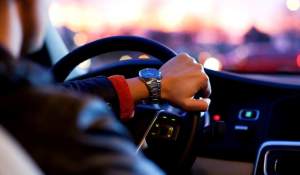 Ce trebuie să faci ca un plin să te țină mai mult. Trucuri simple care îți reduc consumul de carburant