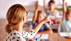 Salariile profesorilor debutanți cresc din 2027. Cât vor câștiga în mână după aplicarea noii legi a salarizării TABEL