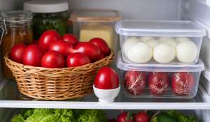 Cât timp poți consuma ouăle de Paște și cum este corect să le păstrezi în frigider. În coajă sau decojite?