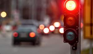 Oraşul din România în care eşti oprit de semafor dacă depăşeşti viteza legală. Străzile pe care au fost montate radare speciale
