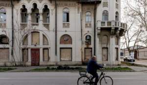 Oraşul din România din care localnicii fug cu prima ocazie. Lipsa locurilor de muncă, unul dintre motive