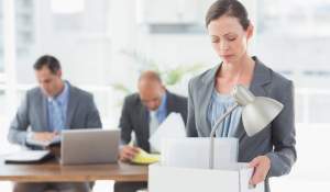 Românii se tem mai mult de problemele financiare decât de boală sau moarte. Ce arată cel mai nou sondaj despre grijile oamenilor
