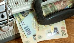 De ce să nu ții sume mari de bani cash în casă. Riscurile la care se expun românii