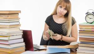 Ce salariu va avea un profesor cu 23 de ani vechime după noua lege a salarizării. Diferența față de venitul actual este uriașă