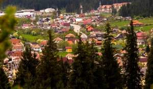 Orașul mic din România care a cucerit Europa. Mulți îl traversează fără să știe ce minuni ale naturii ascunde