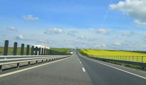 Cu ce viteză să mergi pe autostradă pentru a economisi 30% din carburant. Puţini şoferi ţin cont de regulă