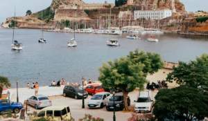 Amenda pe care o pot primi românii încă din prima zi de vacanță în Grecia. Mulți șoferi nu cunosc regula