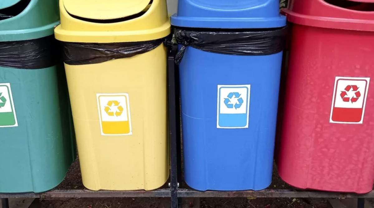 Este obligatoriu ca blocurile să aibă pubele pentru colectarea selectivă? Ce spune legea
