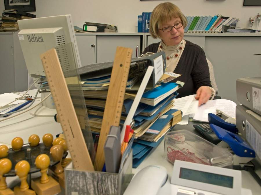 C&acirc;ți ani trebuie să lucrezi ca funcționar public pentru pensie completă. Cum se calculează stagiul de cotizare
