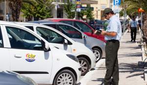 Greșeli pentru care poți rămâne fără permis de conducere în Grecia. O simplă parcare l-a lăsat pe un român fără dreptul de a conduce timp de două luni