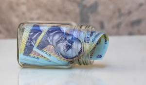 Banii primiți cadou care pot crea probleme fiscale. Când trebuie justificată proveniența sumelor