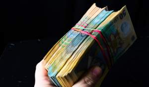 Câți bani poți plăti în numerar la magazin în 2026. Plafoanele pe care mulți români nu le cunosc