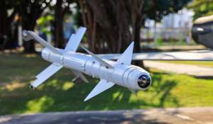 Cât costă racheta cu care a fost doborâtă drona ajunsă deasupra României. Modul în care funcționează AIM-9X Sidewinder