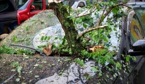 Cum poți primi despăgubire dacă mașina ți-a fost avariată de furtună. Nu trebuie să ai CASCO, pași de urmat