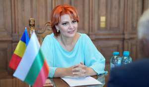 Cât a plătit Lia Olguța Vasilescu pentru a intra cu caiacul în Peștera Topolnița. Locul poate fi vizitat doar în anumite zile