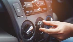 Cât te costă aerul condiționat al mașinii în timpul caniculei. Calcul pentru drumuri de 300, 500 și 1.000 km