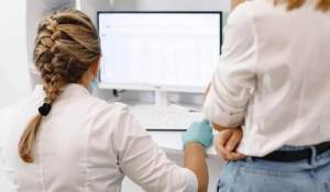Cartea electronică de identitate, folosită și la medic de la 1 septembrie. Ce se întâmplă cu actualul card de sănătate