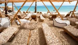 Plaja din Thassos unde o zi poate costa cât un city-break. Românii spun că prețurile au explodat: „După o oră am plecat”