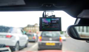 Când poți fi amendat dacă folosești camera auto. Ce spune legea în 2026 despre filmările din trafic