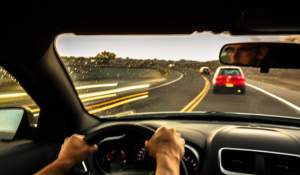 Cât economisești dacă mergi cu 110 km/h în loc de 130 km/h. Diferența reală de bani și de timp