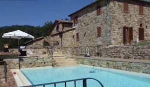 Cum arată casa din Italia pe care Călin Georgescu ar fi vrut să o cumpere. Vila de 1,2 milioane de euro are 7 dormitoare și piscină