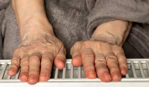 5 lucruri ieftine pe care să le faci în casă înainte de frig. Cât poți economisi la încălzire în această iarnă