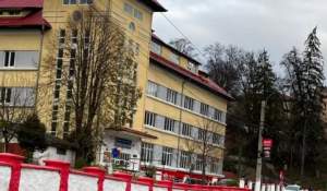 Orașul din România în care sunt mai multe locuințe decât familii. De ce au rămas atât de multe case goale