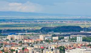Blocurile din România care au patru etaje din față și cinci din spate. Nu este o greșeală de construcție, care este explicaţia