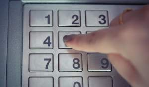 Când nu poți sau nu trebuie să scoţi bani de la bancomat. Detaliul pe care orice român ar trebui să îl ştie