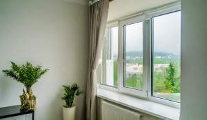 Geamul termopan lasă frigul să intre în casă? Testul simplu cu o foaie de hârtie care îți arată dacă fereastra nu mai etanșează bine