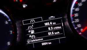 Viteza la care mașina începe să „mănânce” serios carburant. Cât consumi la 90, 110, 130 și 140 km/h