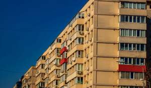 Actul de care proprietarii apartamentelor construite înainte de 1990 au nevoie la vânzare. Verificarea care le poate da planurile peste cap