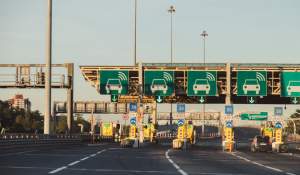 Ce vor plăti șoferii care trec podul de la Fetești. Schimbările prevăzute pentru 1 octombrie și regula pentru rovinietele valabile