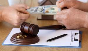 Bani de la fostul soț și după divorț. Când poate fi acordată pensia de întreținere
